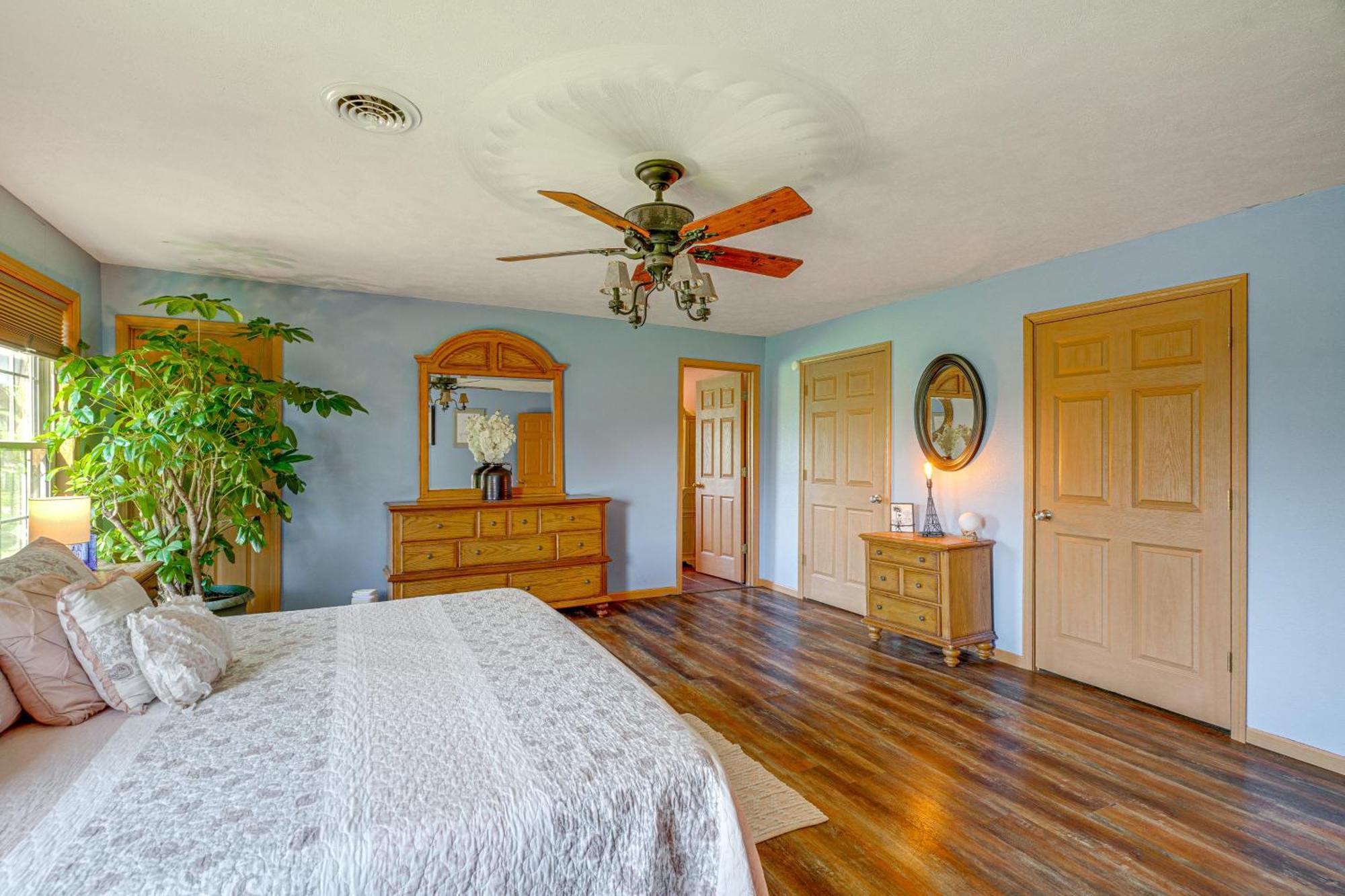 Spacious Ozarks Family Home - Private Pool And Grill Bourbon Kültér fotó