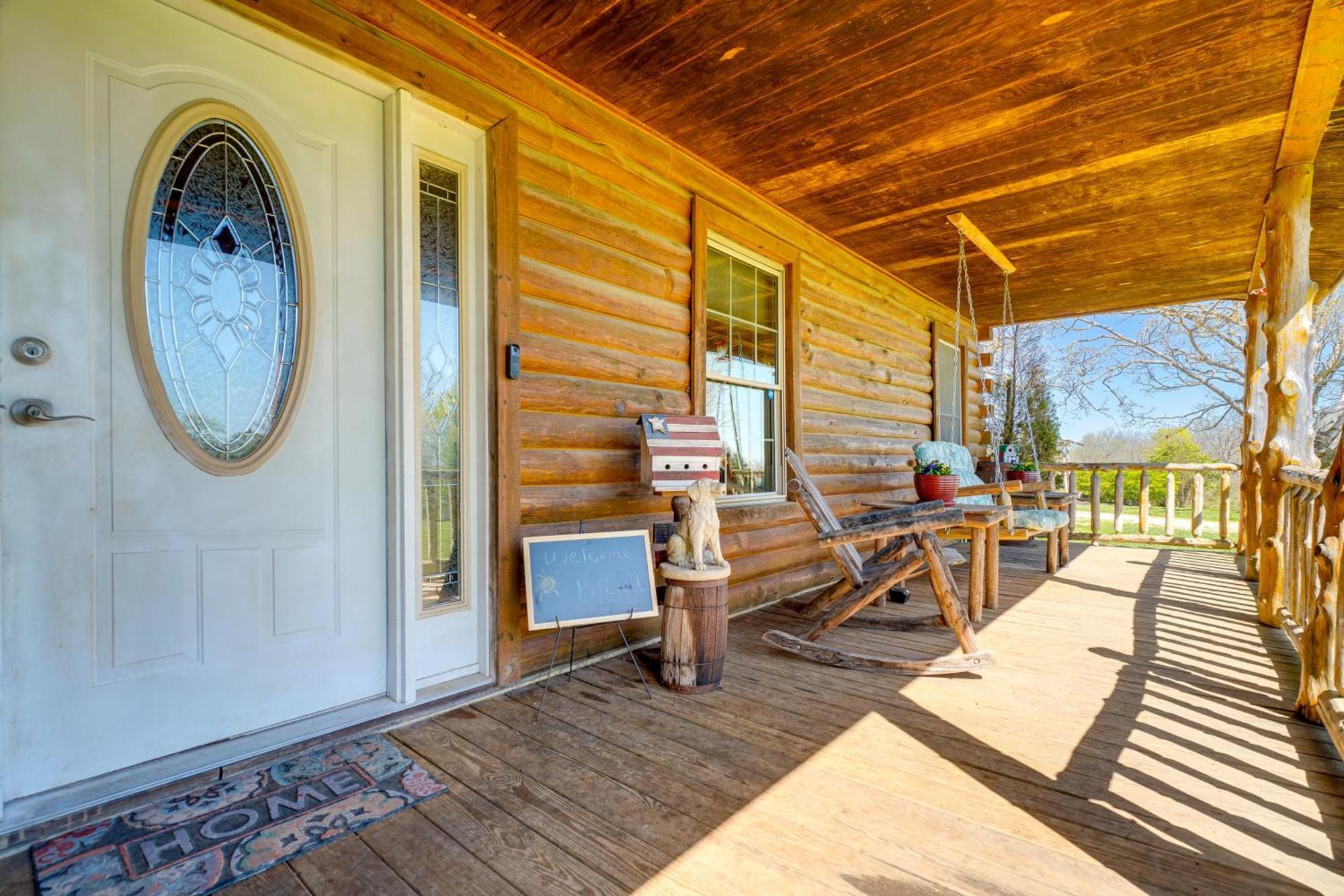 Spacious Ozarks Family Home - Private Pool And Grill Bourbon Kültér fotó