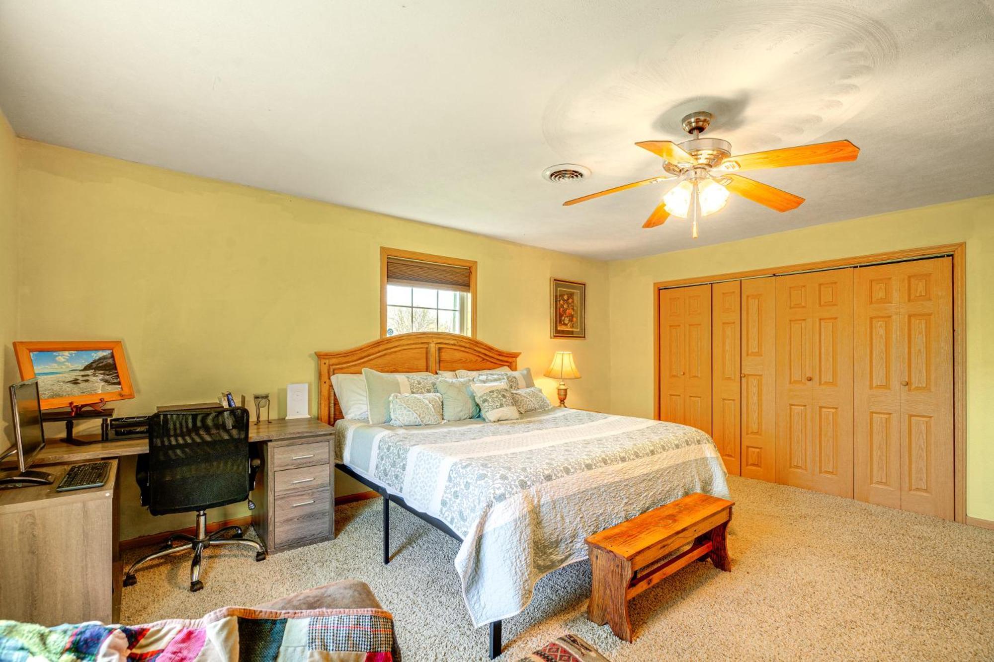Spacious Ozarks Family Home - Private Pool And Grill Bourbon Kültér fotó