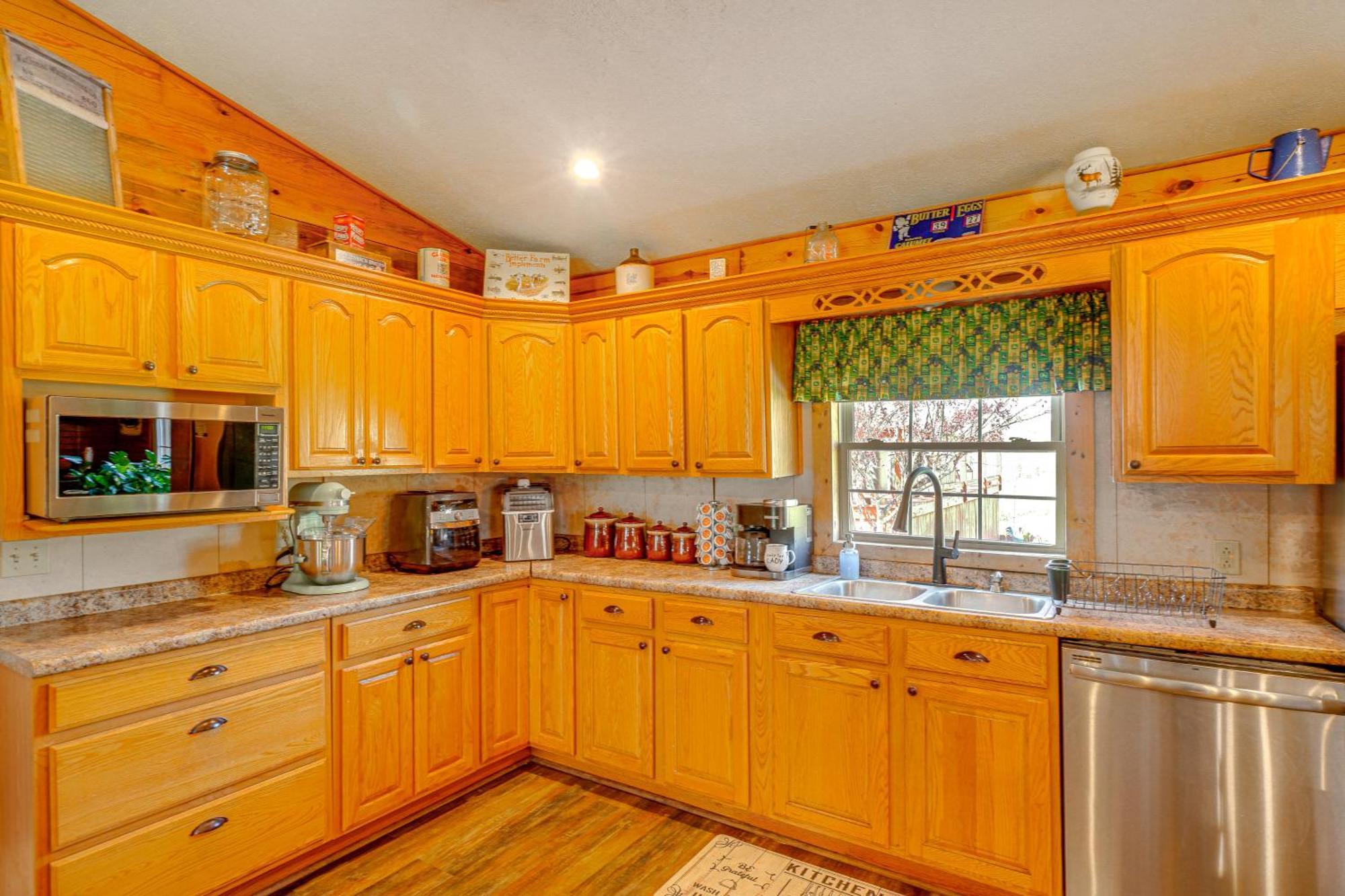 Spacious Ozarks Family Home - Private Pool And Grill Bourbon Kültér fotó