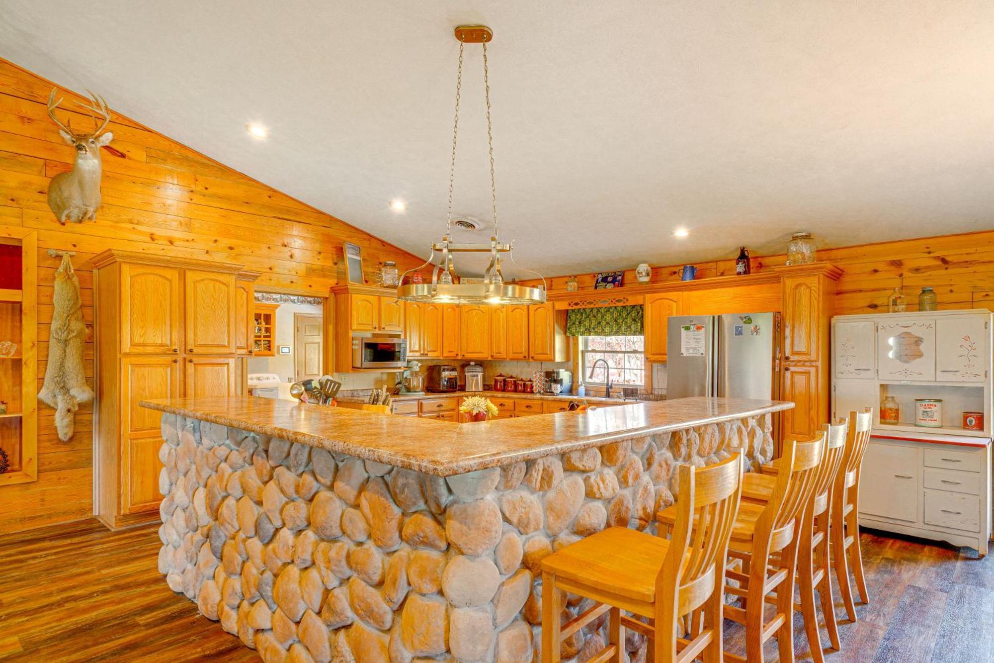 Spacious Ozarks Family Home - Private Pool And Grill Bourbon Kültér fotó