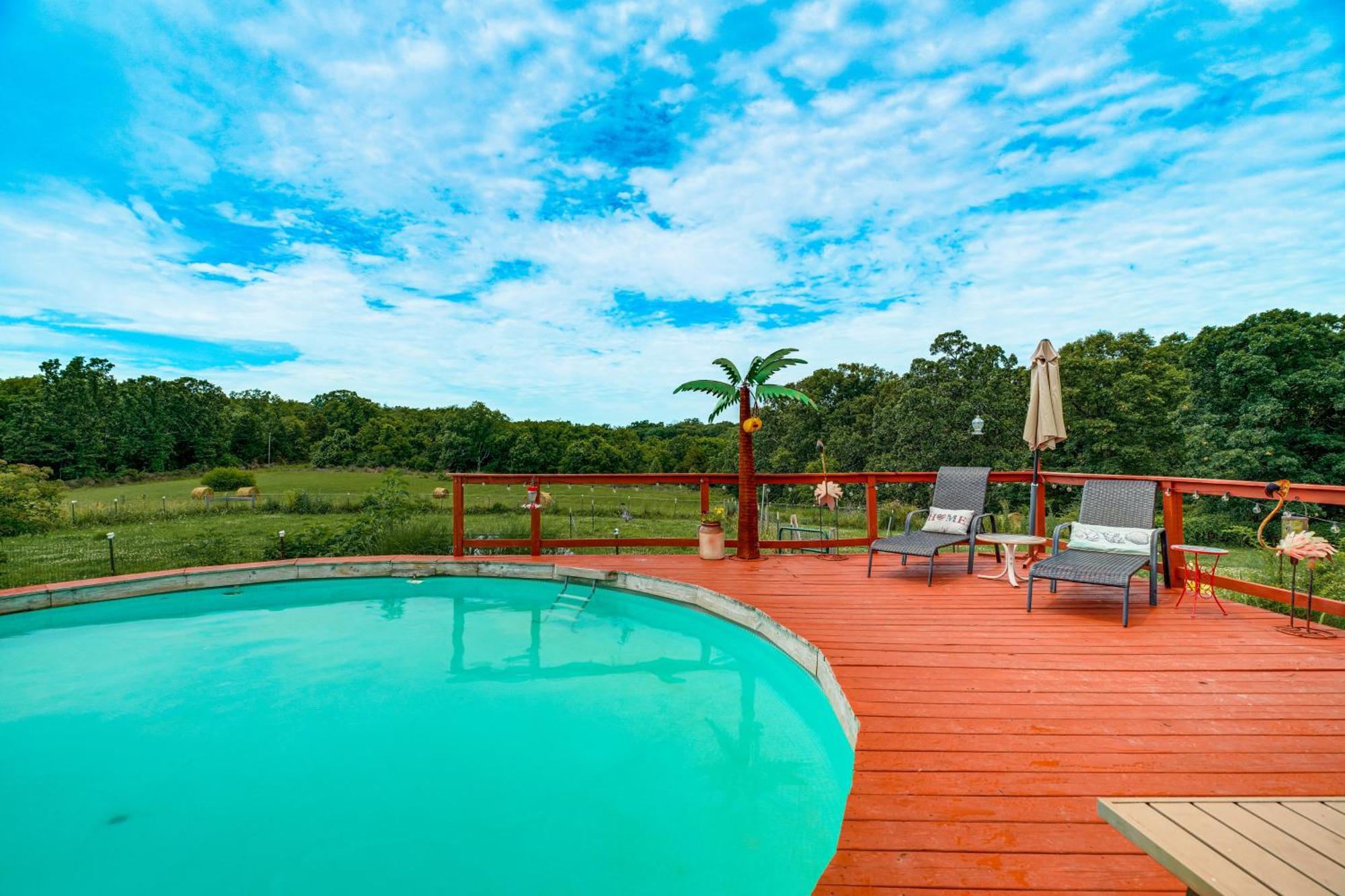 Spacious Ozarks Family Home - Private Pool And Grill Bourbon Kültér fotó