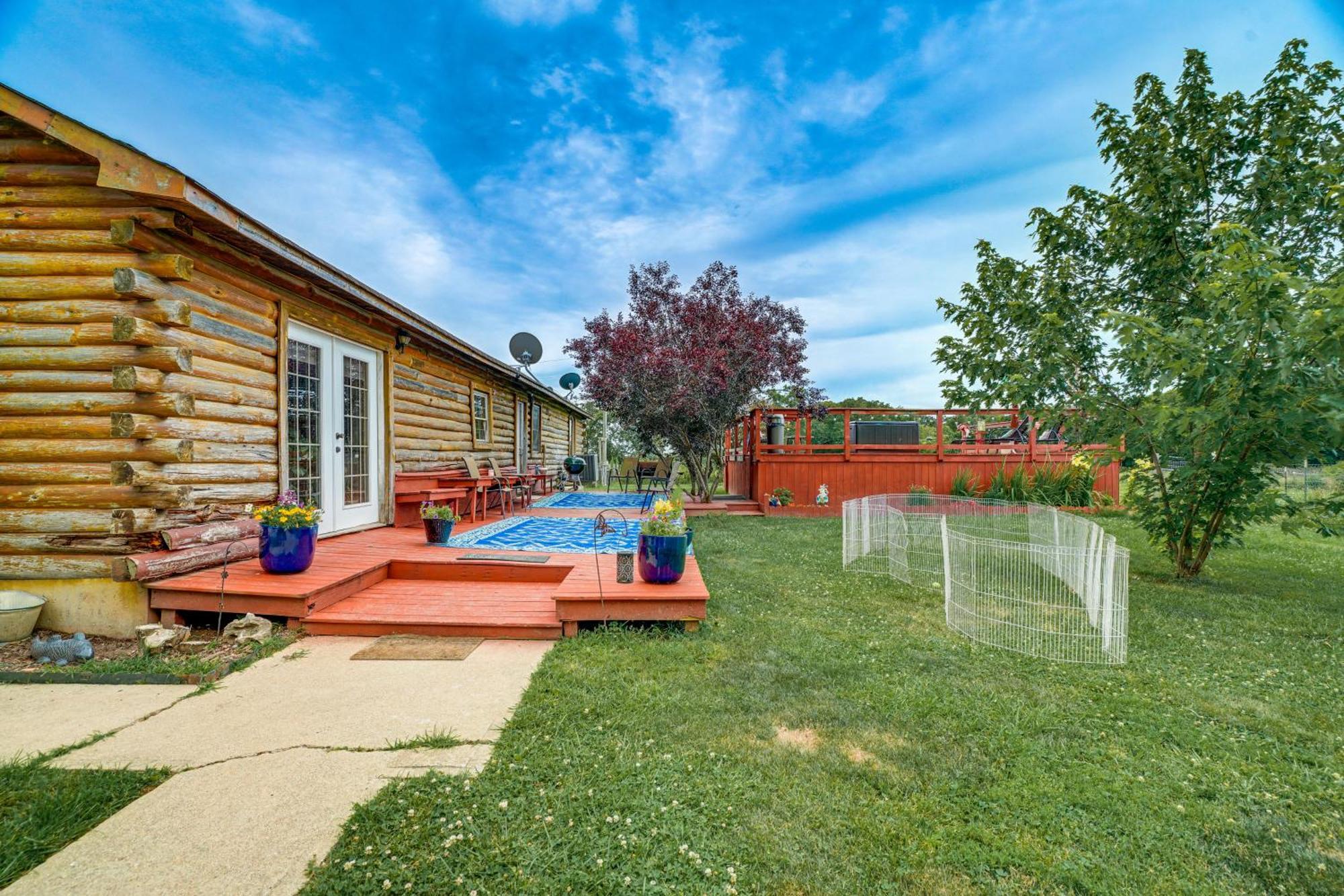 Spacious Ozarks Family Home - Private Pool And Grill Bourbon Kültér fotó