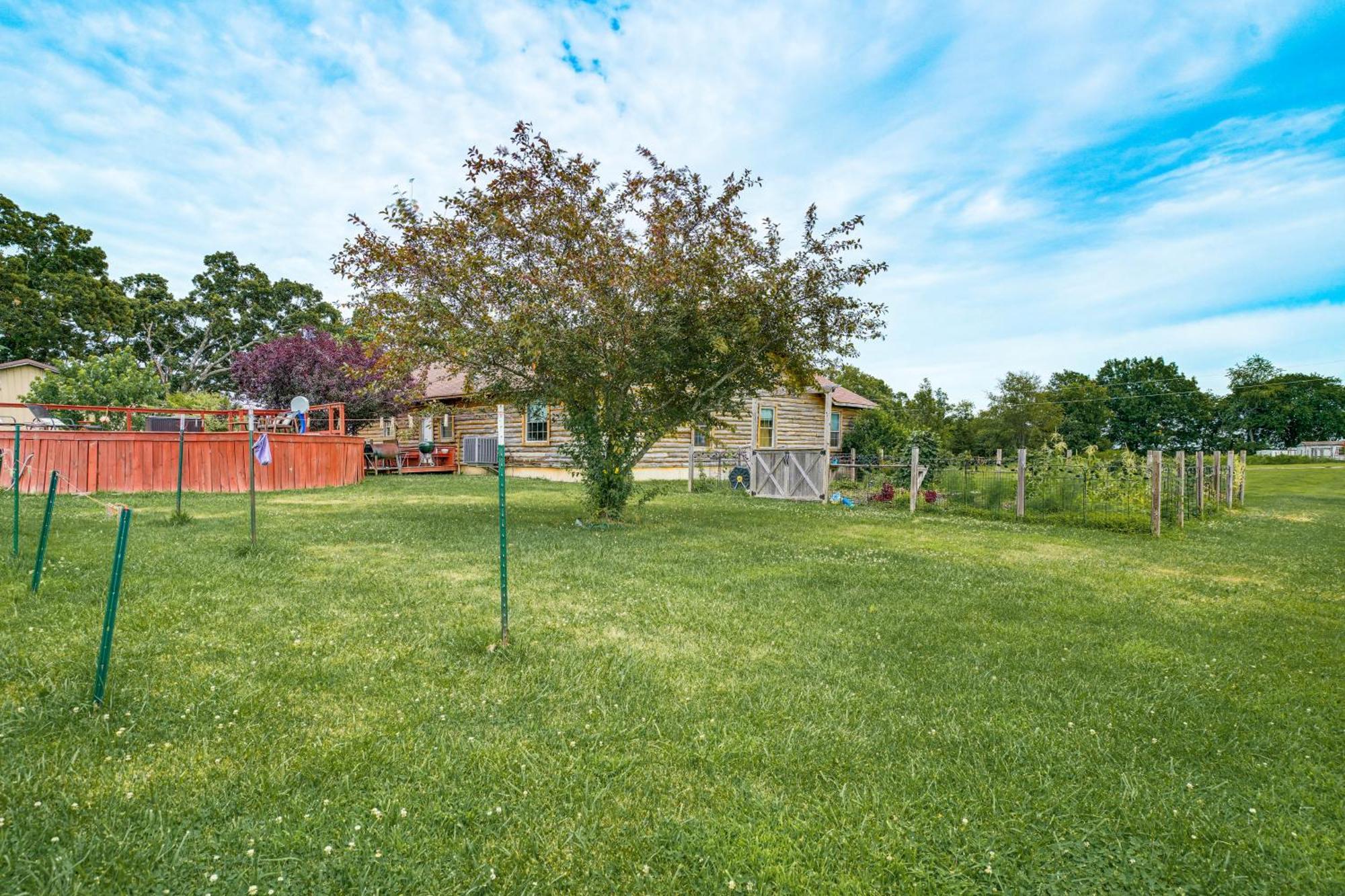 Spacious Ozarks Family Home - Private Pool And Grill Bourbon Kültér fotó