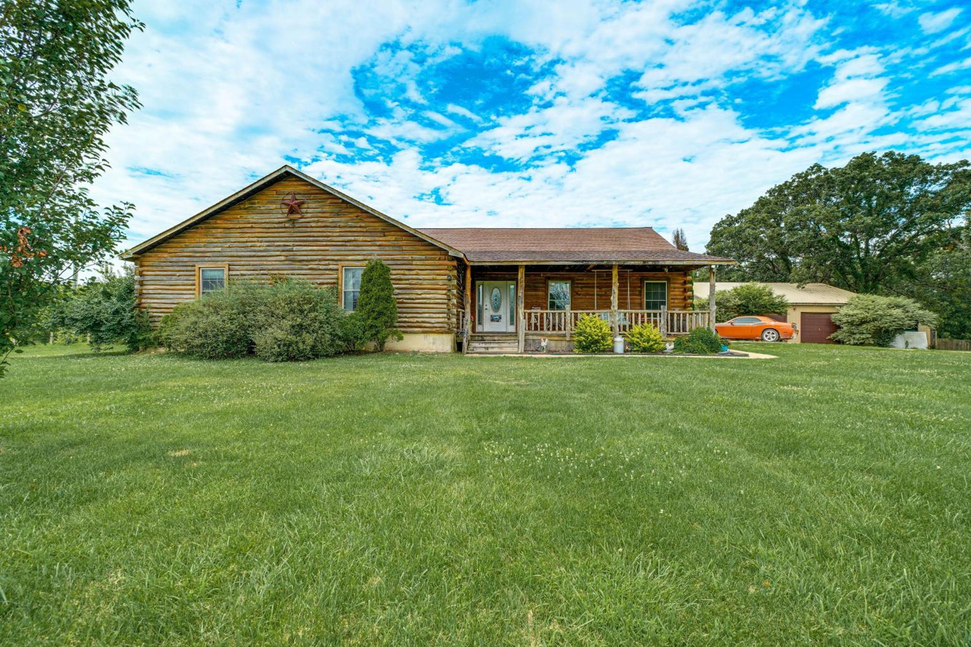 Spacious Ozarks Family Home - Private Pool And Grill Bourbon Kültér fotó