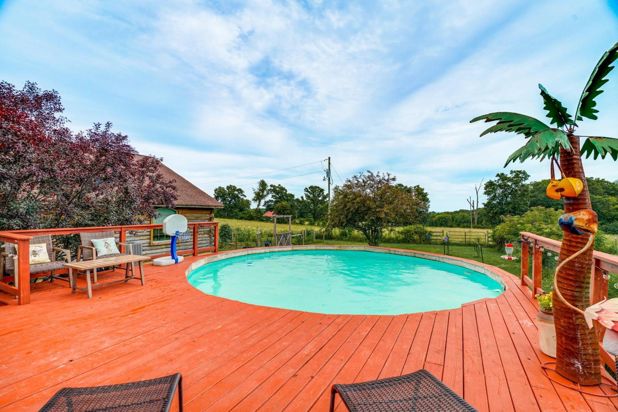 Spacious Ozarks Family Home - Private Pool And Grill Bourbon Kültér fotó
