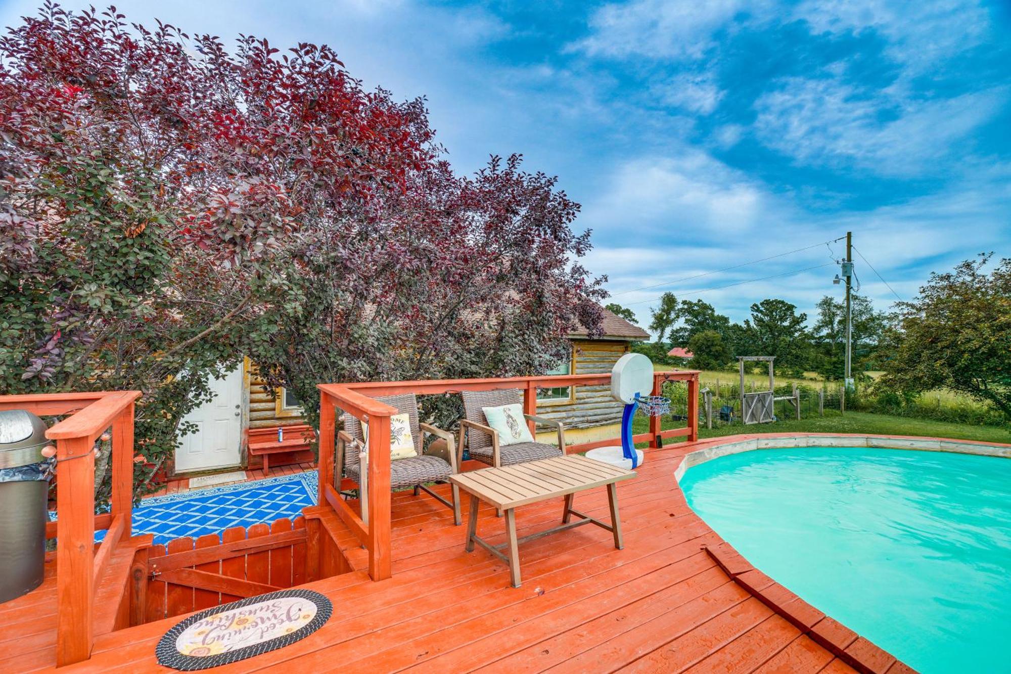 Spacious Ozarks Family Home - Private Pool And Grill Bourbon Kültér fotó